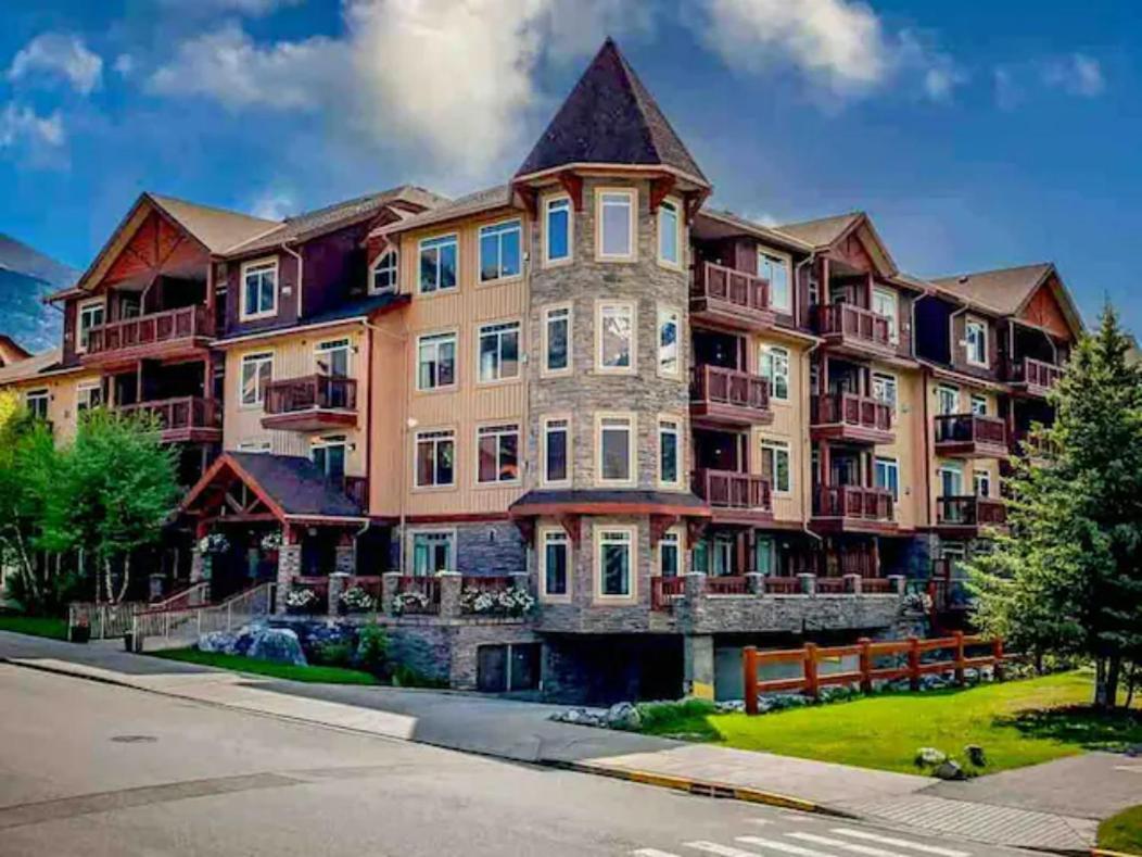 Falcon Crest Lodge 1 Bedroom Condo With Gym & Hot-Tubs & Mountain View Canmore Zewnętrze zdjęcie