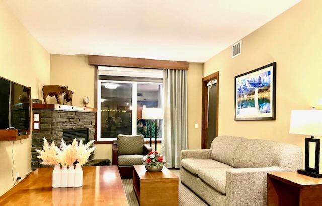 Falcon Crest Lodge 1 Bedroom Condo With Gym & Hot-Tubs & Mountain View Canmore Zewnętrze zdjęcie